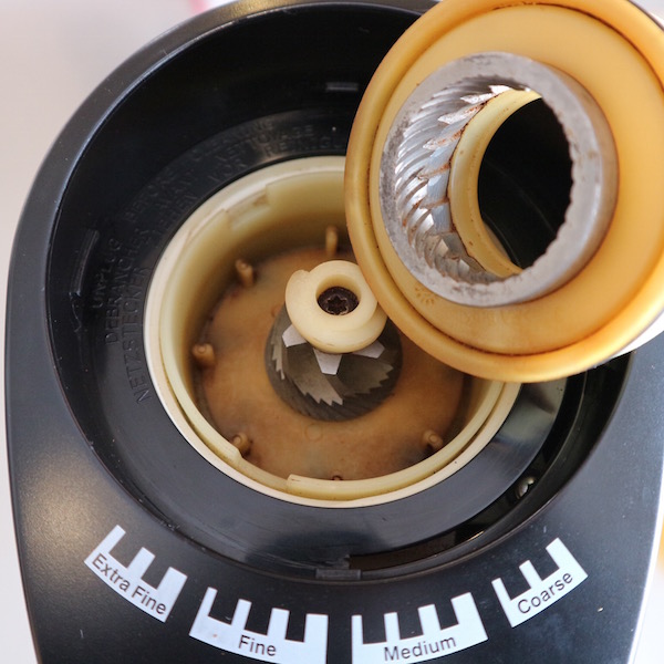 Delonghi(デロンギ)コーヒーグラインダー KG364J 02
